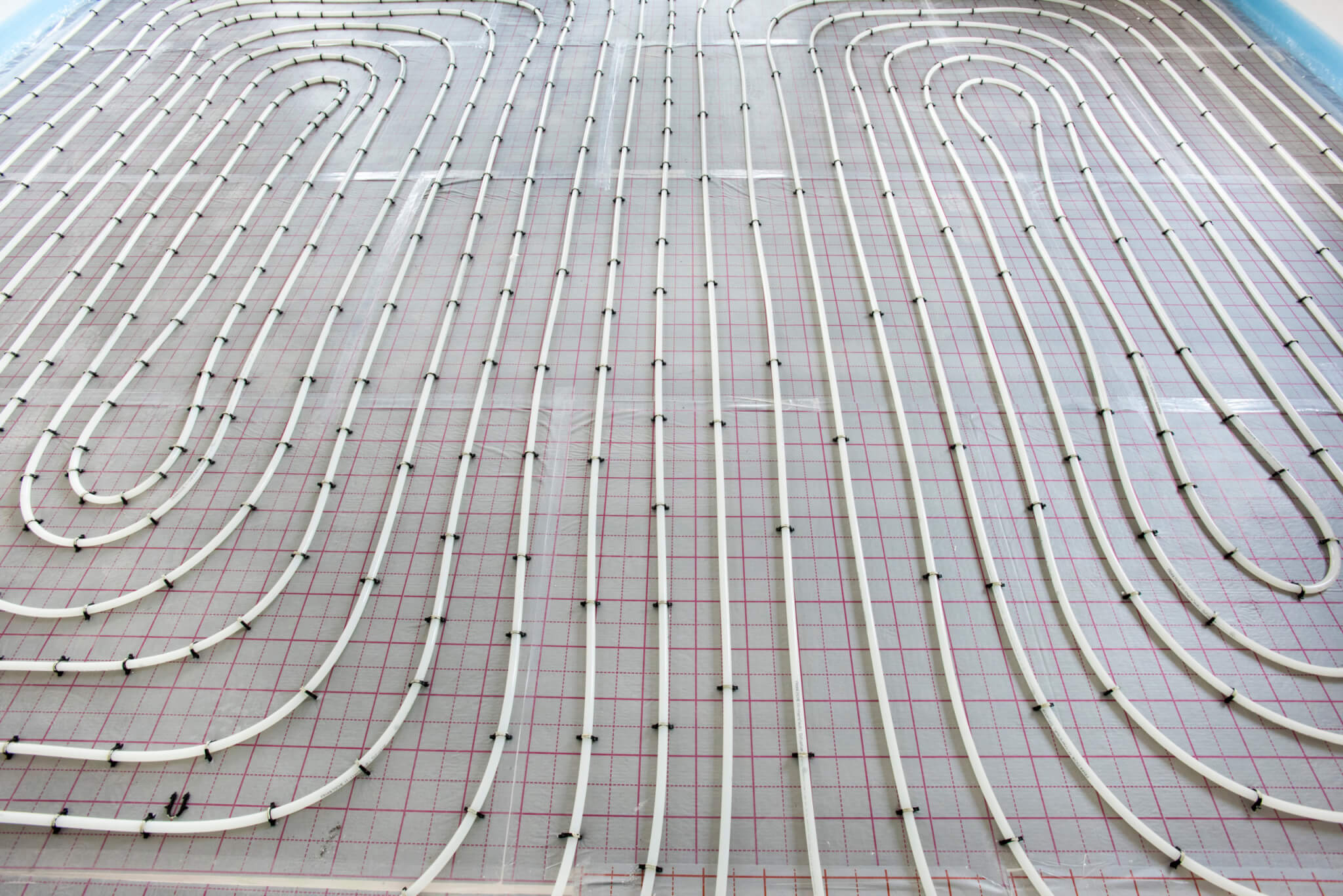 Faut-il coupler une pompe à chaleur avec un plancher chauffant ?